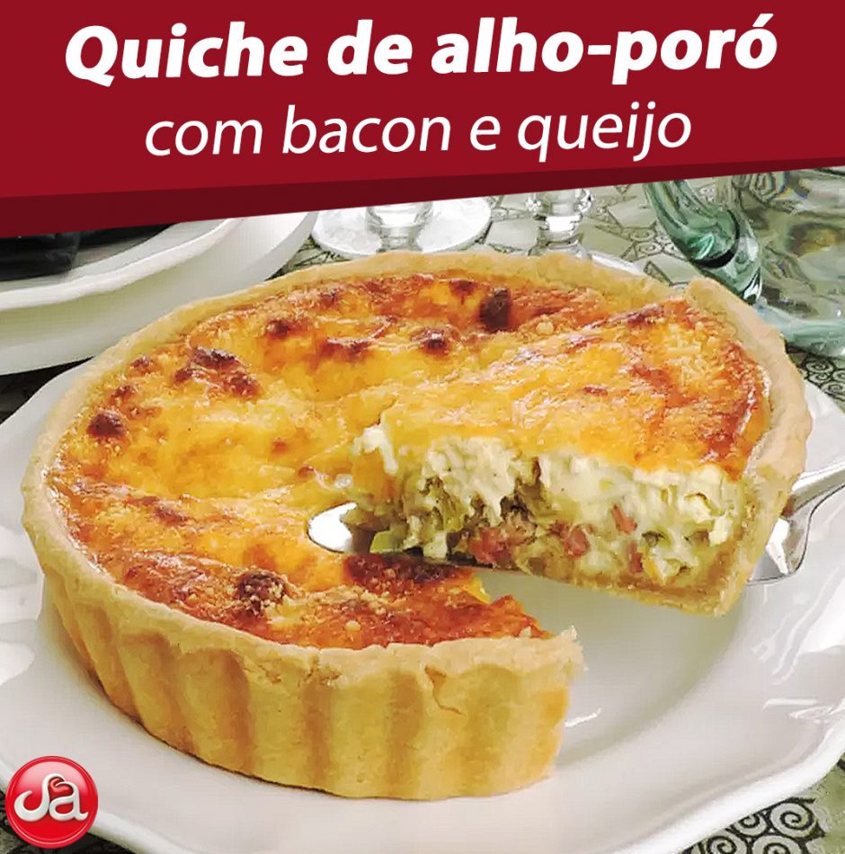 Quiche de alho-poró com bacon e queijo.
